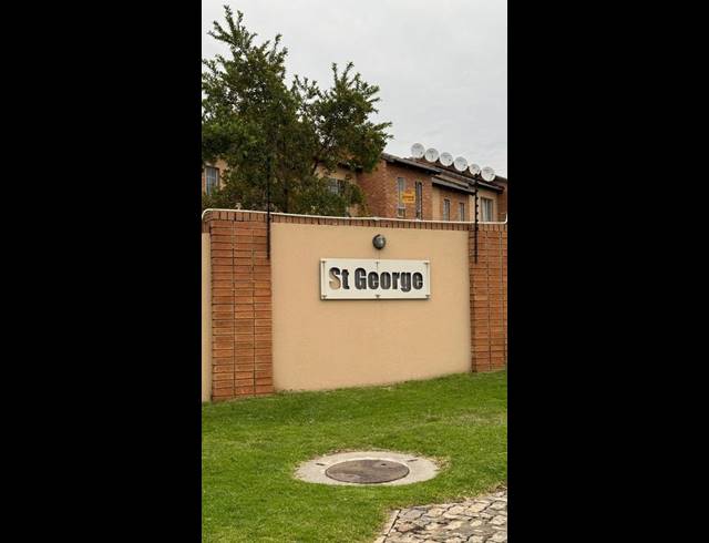 2 BEDROOM TOWNHOUSE FOR SALE IN ERAND GARDENS